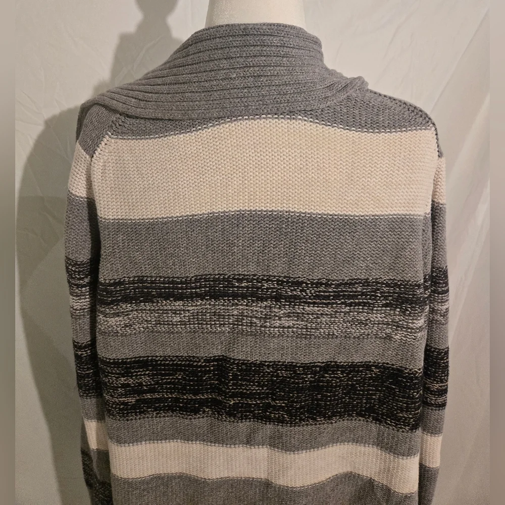 Old Navy Gray Knit Sweater